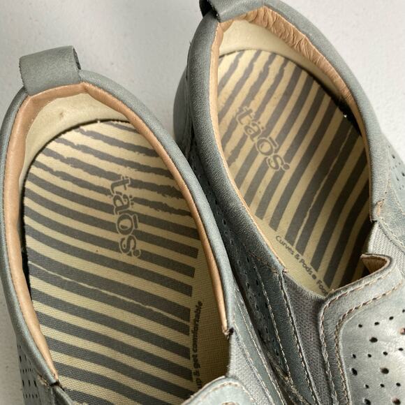 Taos Women Size 9 Court Sneaker Light Blue Leather Slip On Lake Blue Perforated - Picture 10 of 15